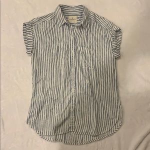 American Eagle Short Sleeve Button-up